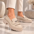 Passante Pantofi damă bej din piele naturală cu platformă, franjuri și accesoriu metalic