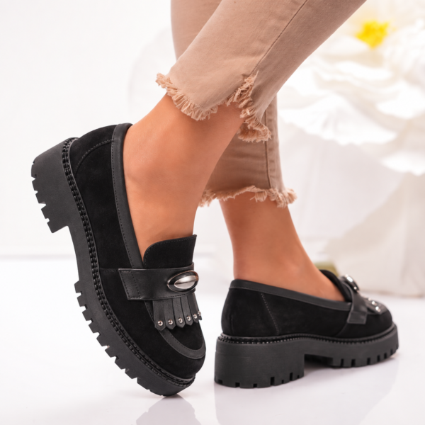 Pantofi damă negri din piele naturală cu platformă, franjuri și accesorii metalice