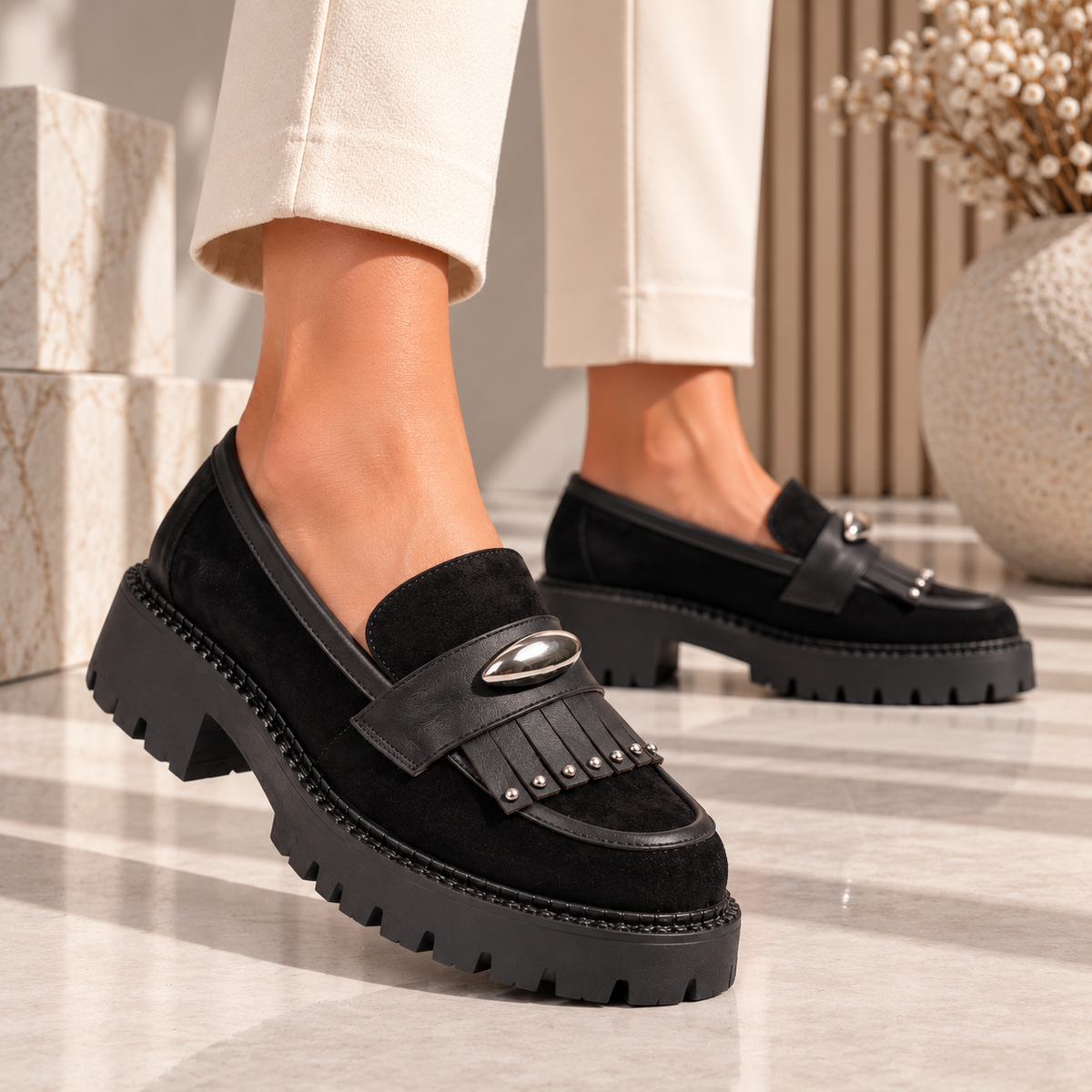 Passante Pantofi damă negri din piele naturală cu platformă, franjuri și accesorii metalice
