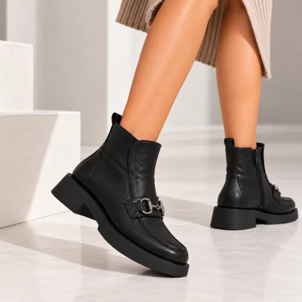 Ghete damă VIVIANA din piele naturală neagra cu accesoriu metalic