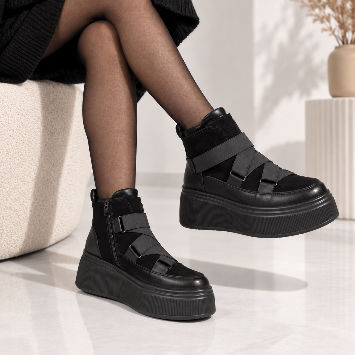 Passante Ghete damă din piele naturală neagra cu talpă platformă 4 cm și benzi elastice